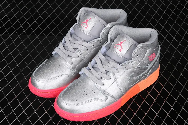 All categories Air Jordan Jordan series basketball shoes Air Jordan 1 Mid Air Jordan 1 Mid SE AJ1 Joe 1 silver powder patent leather mid-top basketball shoes 555112-006